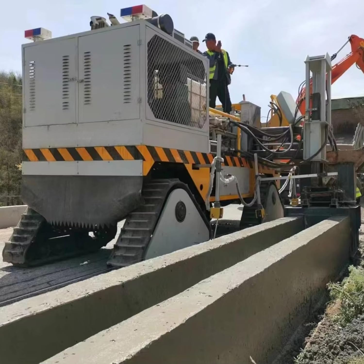 automatic slipform curb paver,stringless curb machine,GPS concrete curb machine,slipform curb paver pros cons,best curb paving equipment,heavy duty automatic curb machine worth buying unboxing and complete package contents
