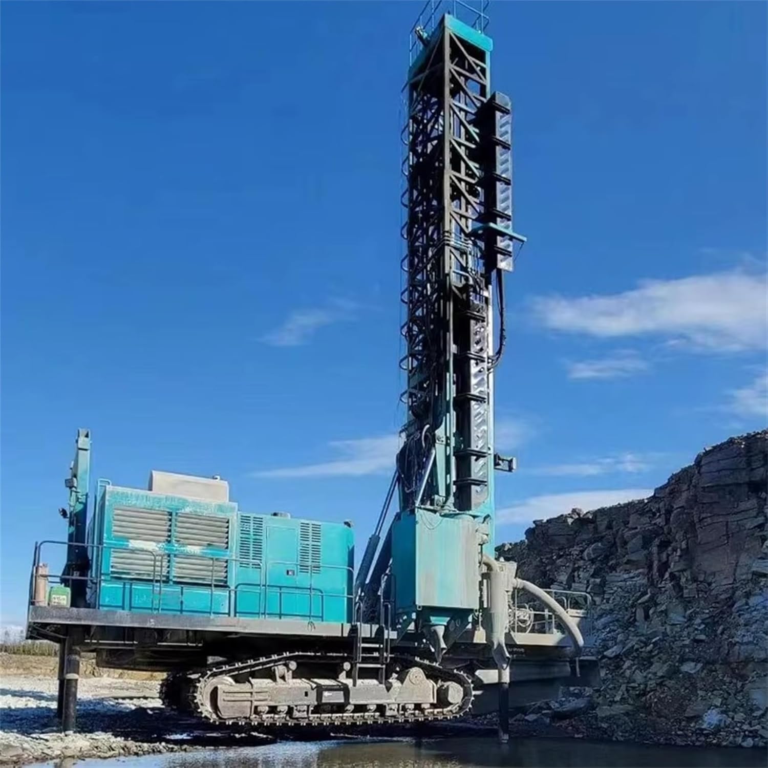 crawler water well drilling rig review,tracked borehole drilling machine,crawler drilling rig pros cons,best crawler water well drill for uneven terrain,should I buy a crawler water well rig,crawler drilling rig vs truck mounted - detailed features and technical specifications