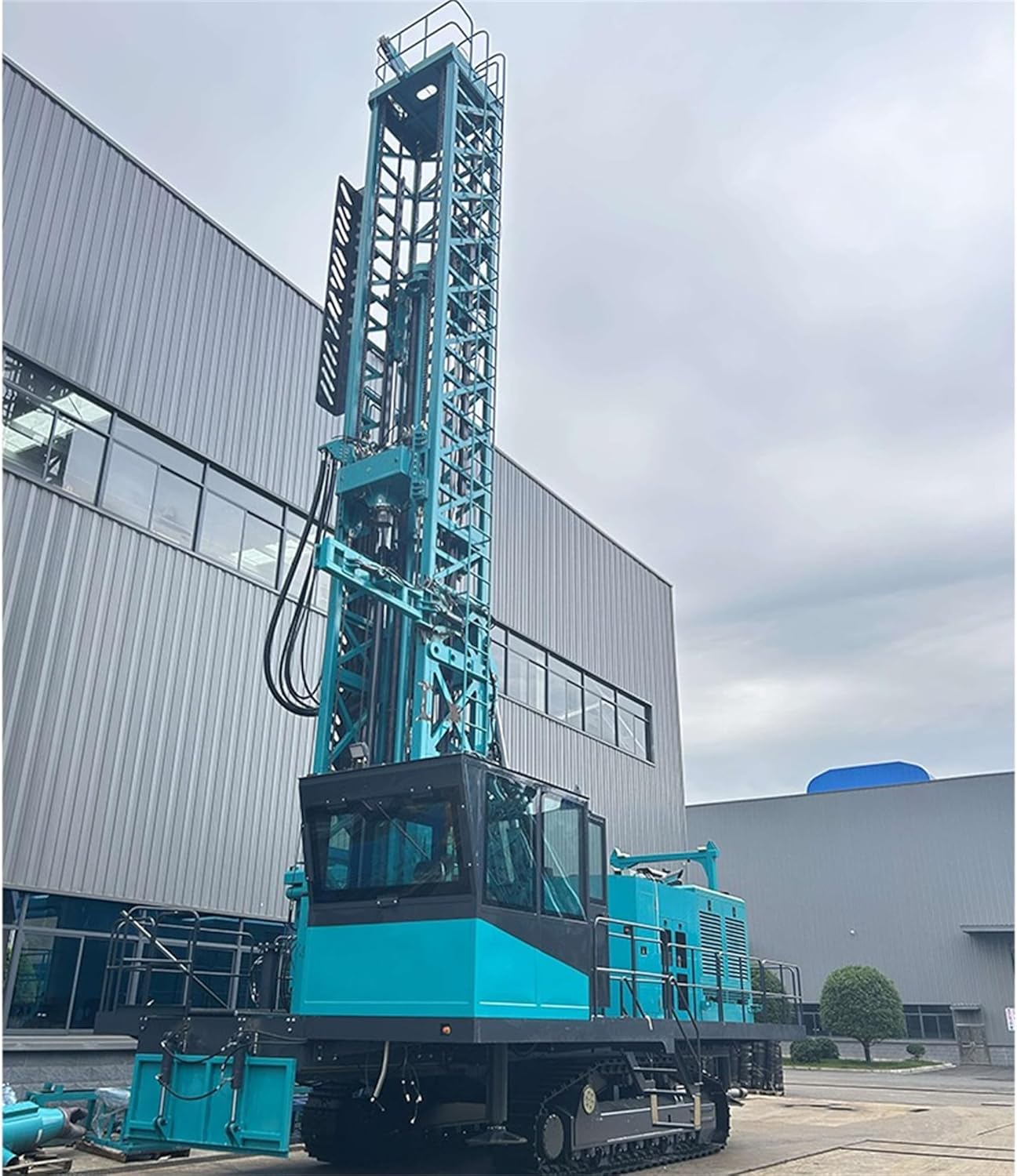 crawler water well drilling rig review,tracked borehole drilling machine,crawler drilling rig pros cons,best crawler water well drill for uneven terrain,should I buy a crawler water well rig,crawler drilling rig vs truck mounted unboxing and complete package contents